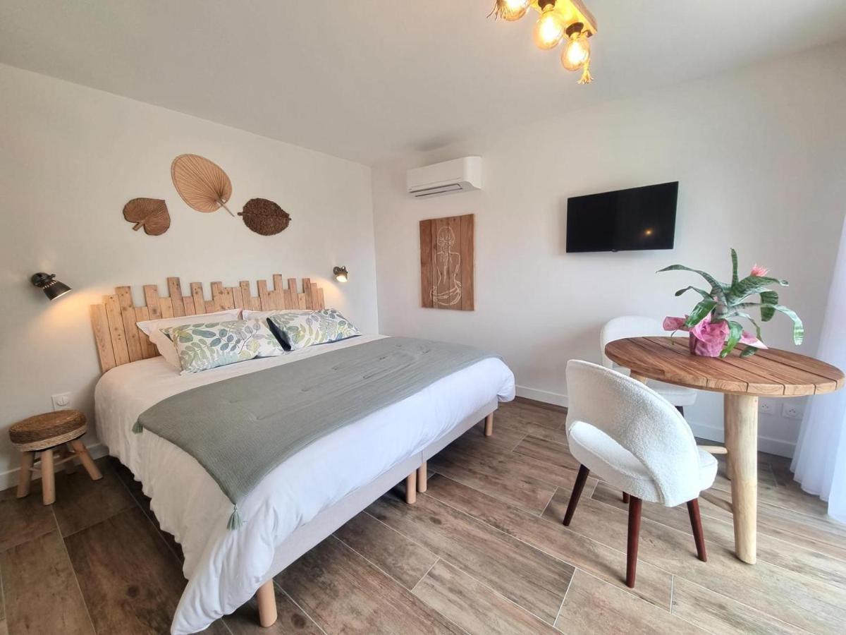Bed and Breakfast La Cle Des Chaumes Boisset-lès-Montrond Exteriér fotografie