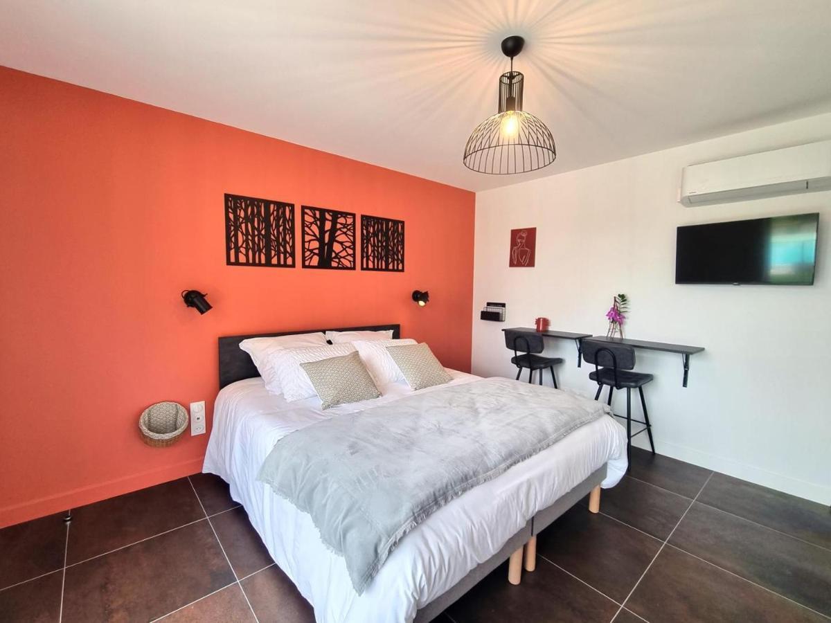 Bed and Breakfast La Cle Des Chaumes Boisset-lès-Montrond Exteriér fotografie